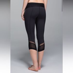 Lululemon Just Breathe Crop
Black Size 4